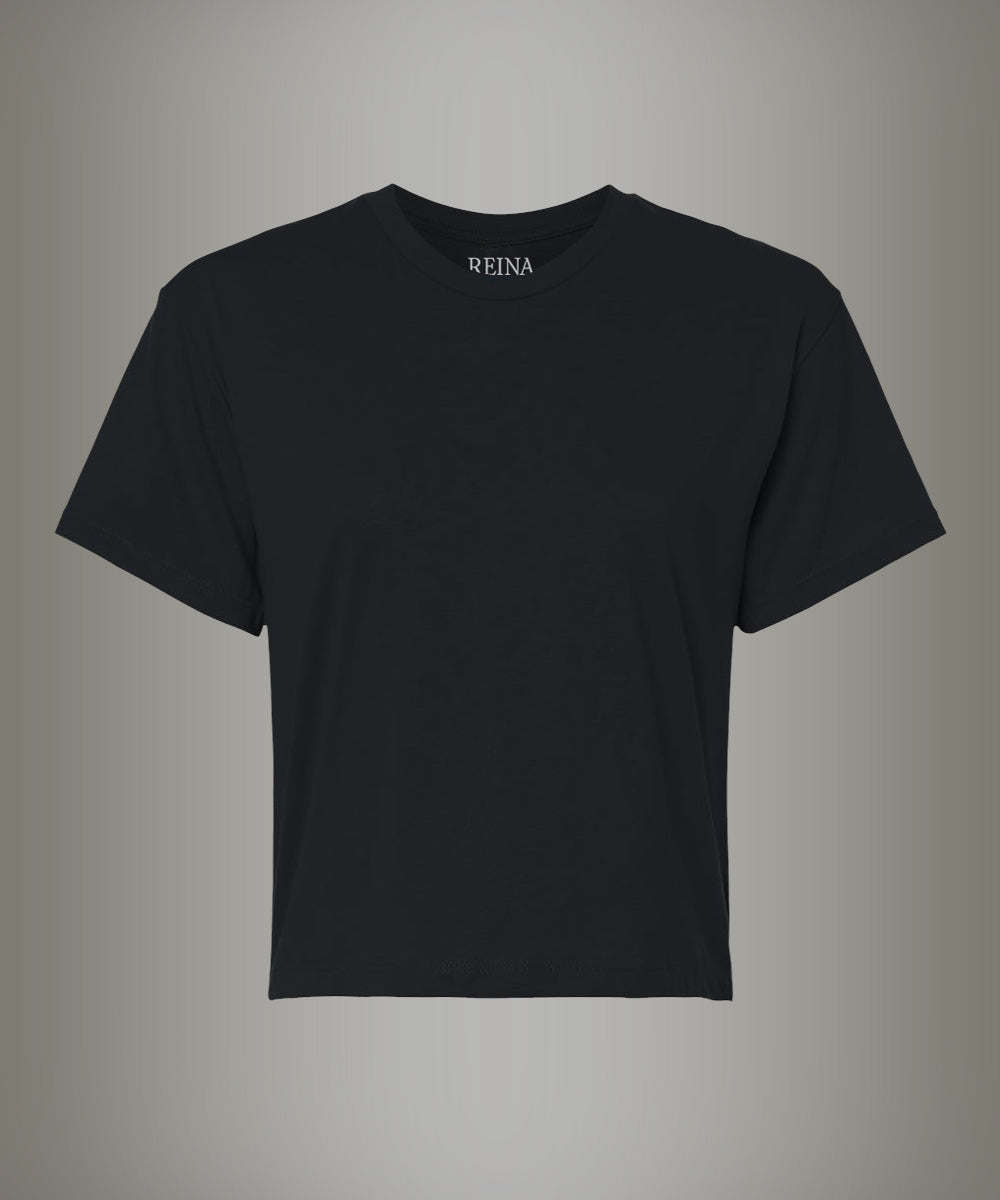 Black t-shirt with 'REINA' branding on a gray background